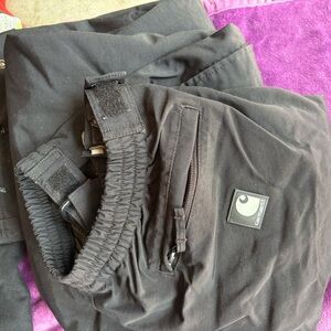 Carhartt Black Cargo Pants with Durable Design